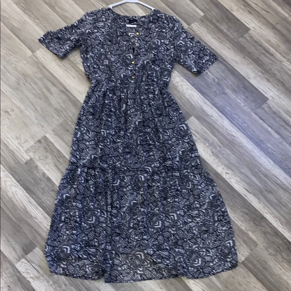 💛 Elegant Black and White Floral Dress - Picture 4 of 5